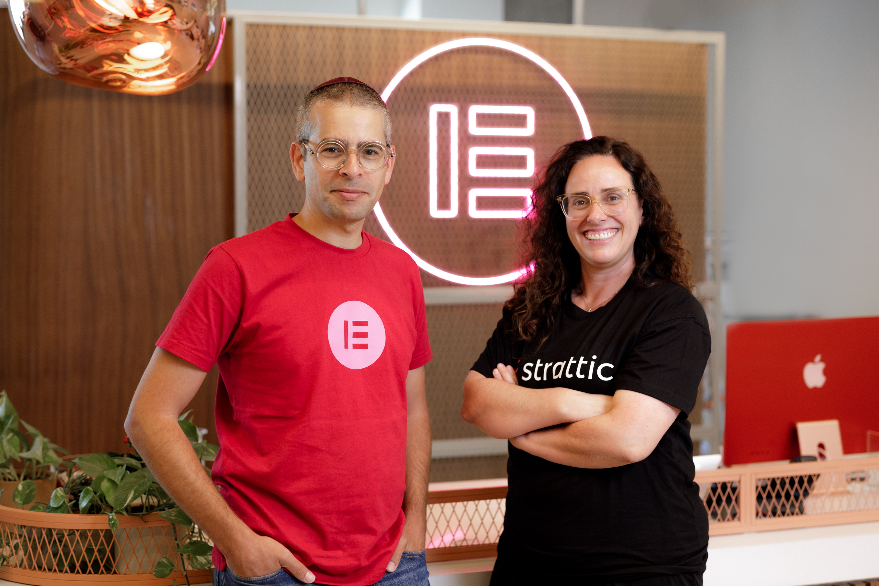 Miriam And Yoni Pr 2 Elementor Acquires Strattic To Redefine Wordpress Hosting 2