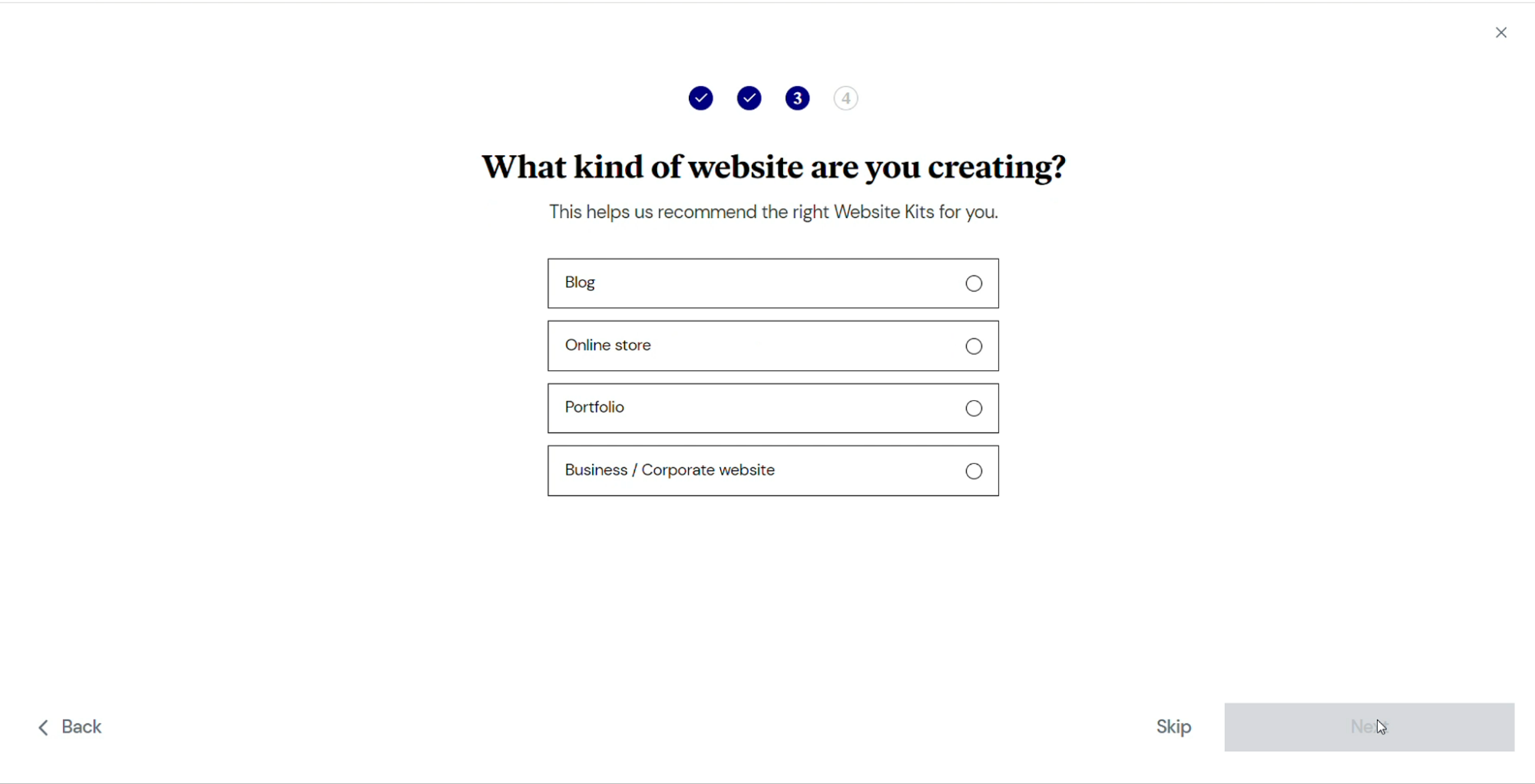 网站类型选择过程的屏幕截图。 用户有四种选择； 博客、在线商店、投资组合以及商业或公司网站。